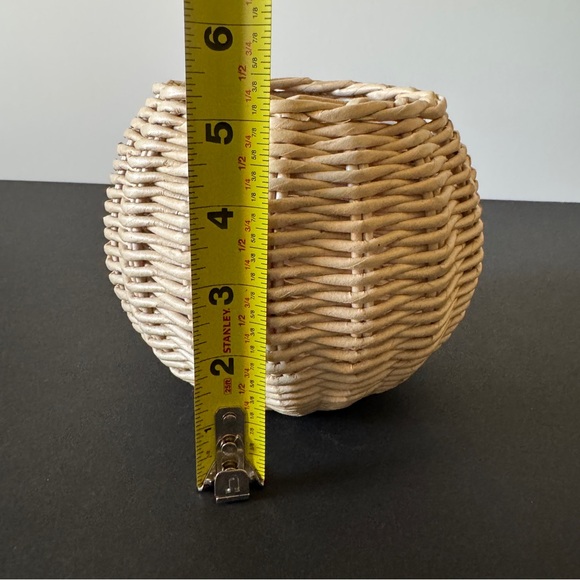 Handmade Elegant Tan Woven Basket - Picture 6 of 7